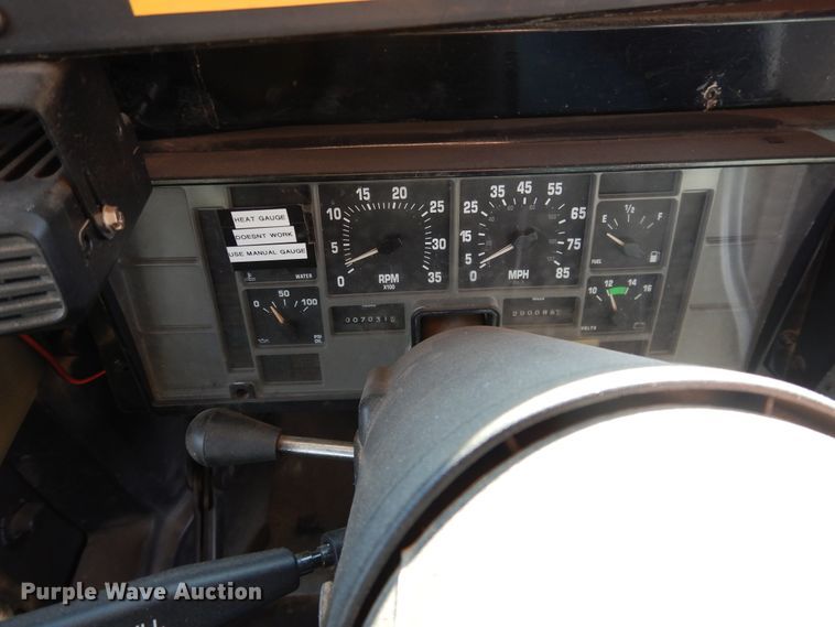 image for item DJ4962 1999 International 3800  school bus