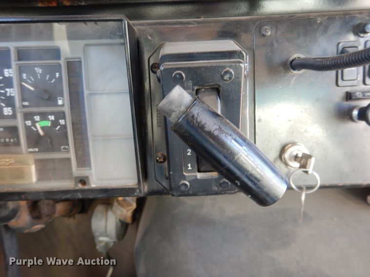 image for item DJ4962 1999 International 3800  school bus