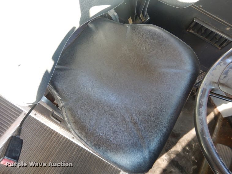 image for item DJ4963 1997 International 3800  school bus