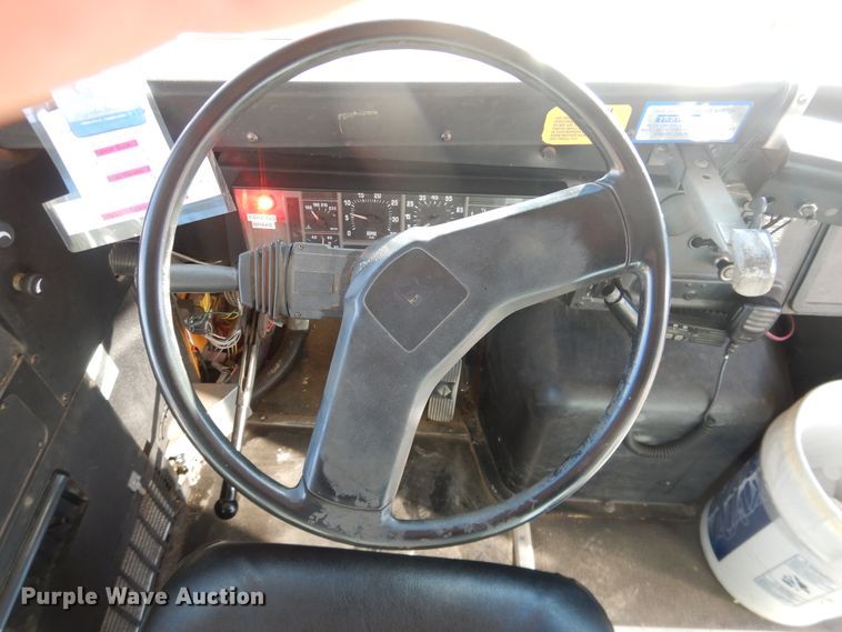 image for item DJ4963 1997 International 3800  school bus