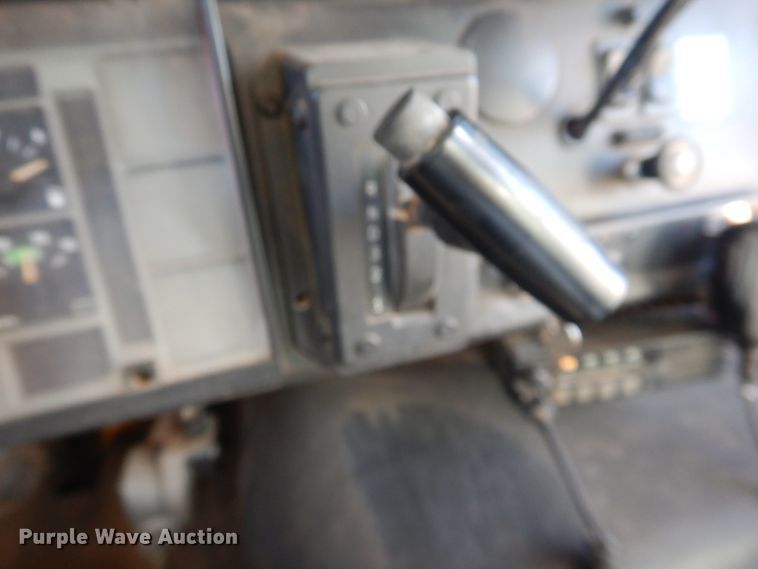 image for item DJ4963 1997 International 3800  school bus