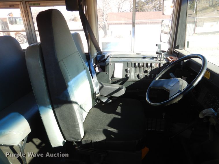 image for item DJ4964 1996 International 3800  school bus