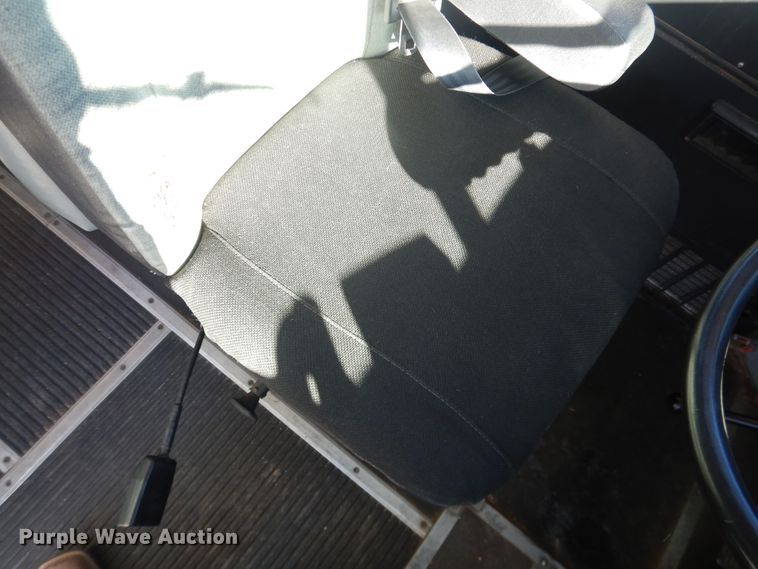 image for item DJ4964 1996 International 3800  school bus