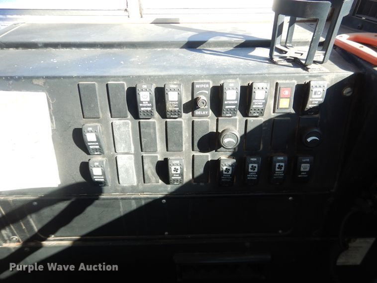 image for item DJ4964 1996 International 3800  school bus