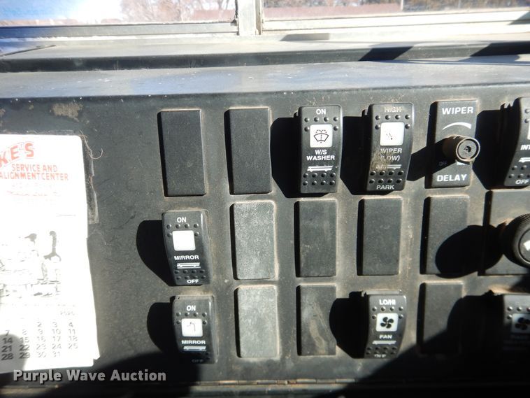 image for item DJ4964 1996 International 3800  school bus