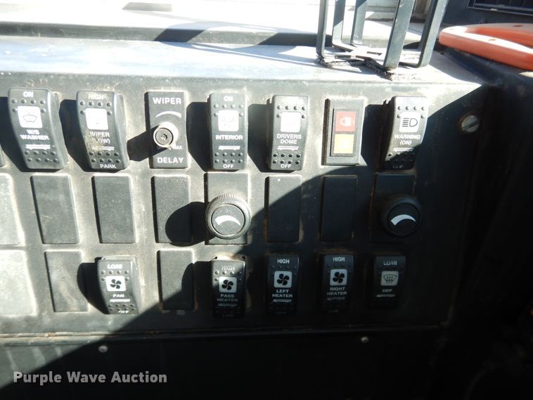 image for item DJ4964 1996 International 3800  school bus