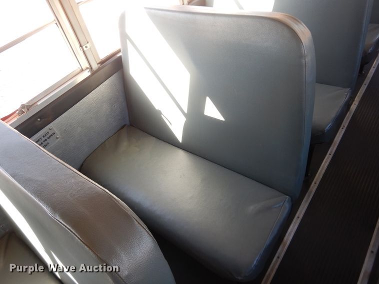 image for item DJ4964 1996 International 3800  school bus