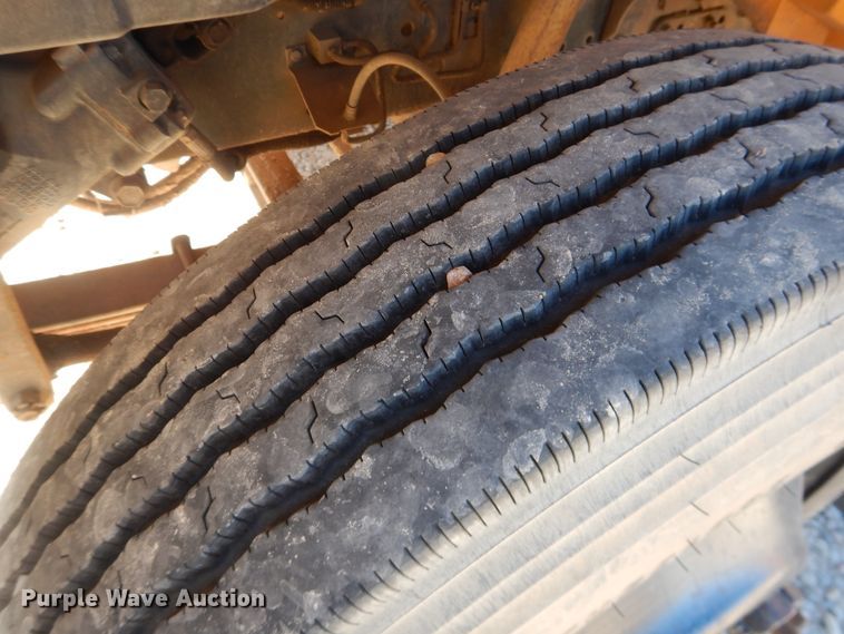 image for item DJ4964 1996 International 3800  school bus