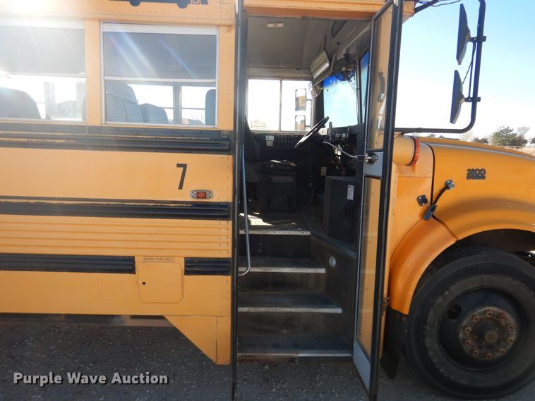 image for item DJ4966 1995 International 3800  school bus
