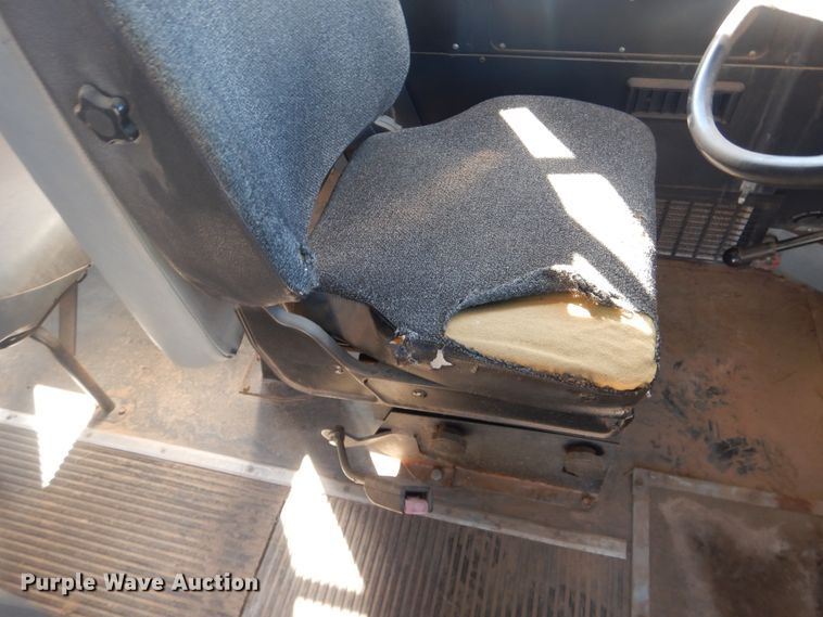 image for item DJ4966 1995 International 3800  school bus