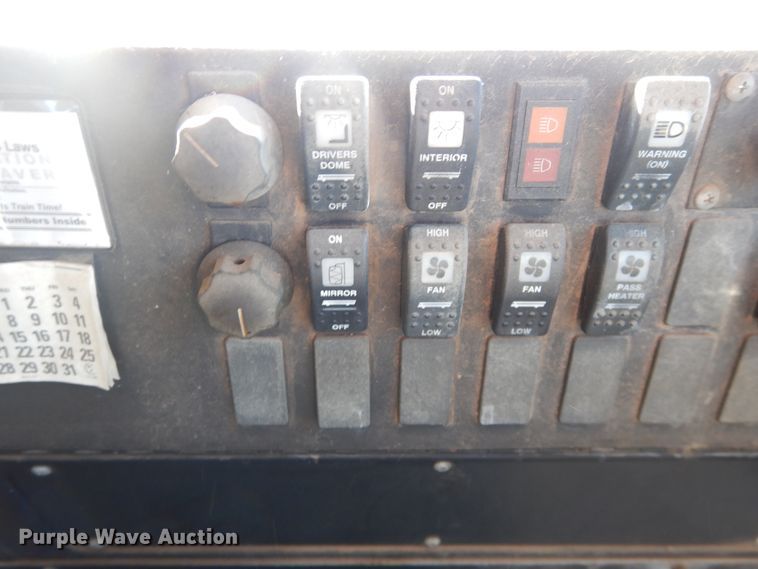 image for item DJ4966 1995 International 3800  school bus