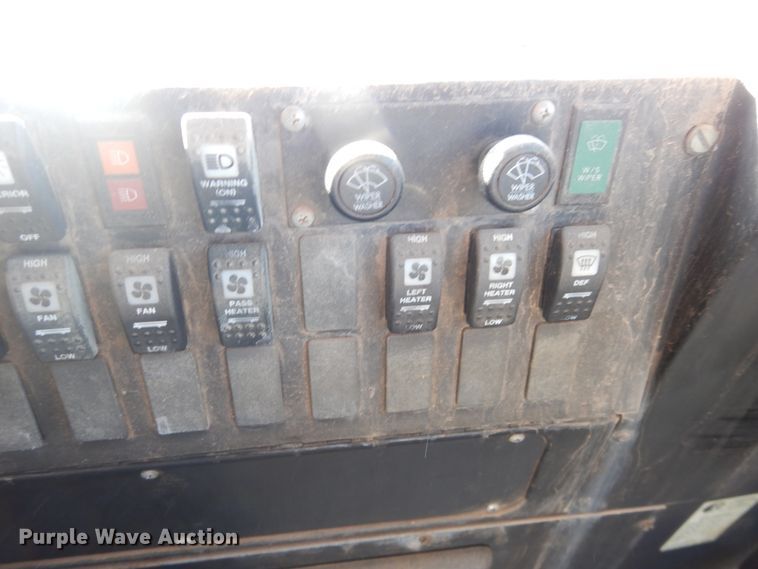 image for item DJ4966 1995 International 3800  school bus