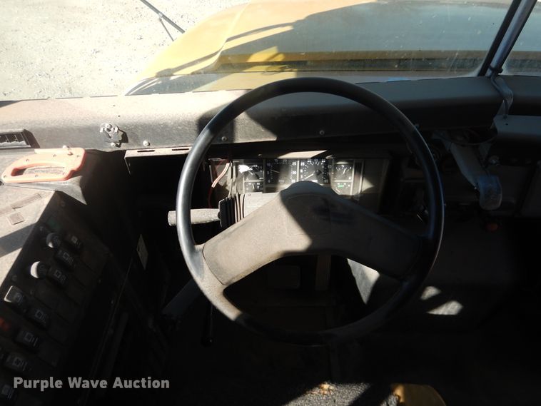 image for item DJ4966 1995 International 3800  school bus