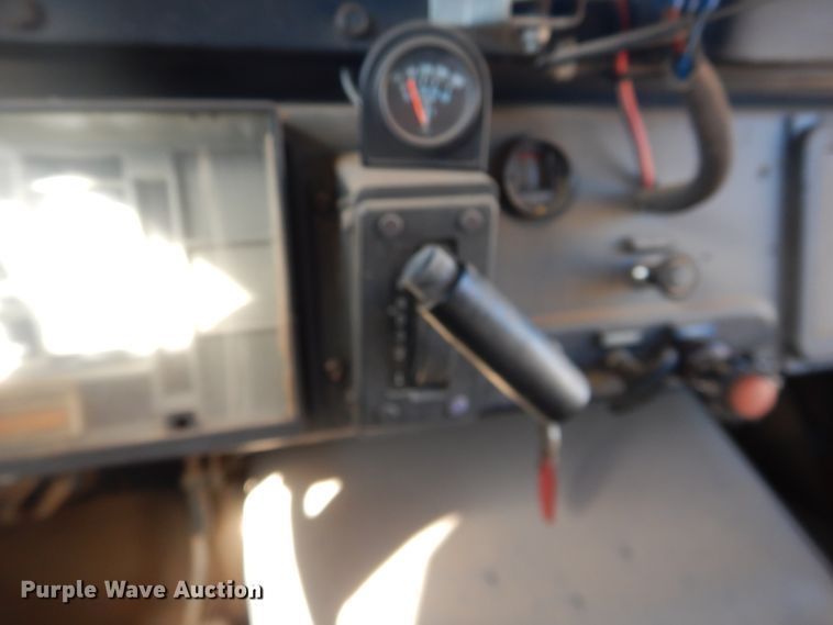 image for item DJ4966 1995 International 3800  school bus