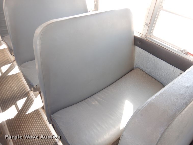 image for item DJ4966 1995 International 3800  school bus