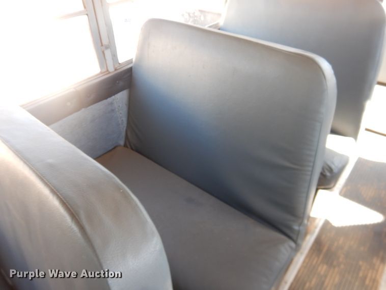 image for item DJ4966 1995 International 3800  school bus