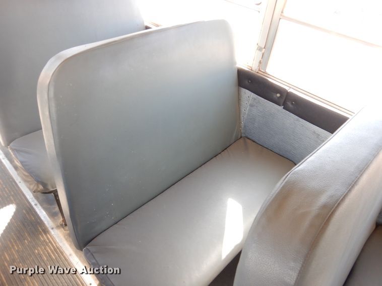 image for item DJ4966 1995 International 3800  school bus