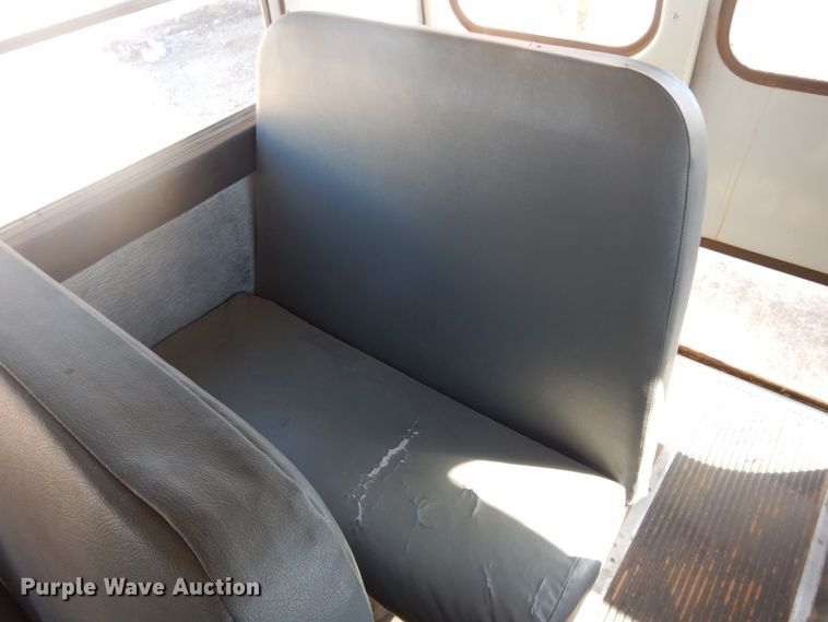 image for item DJ4966 1995 International 3800  school bus