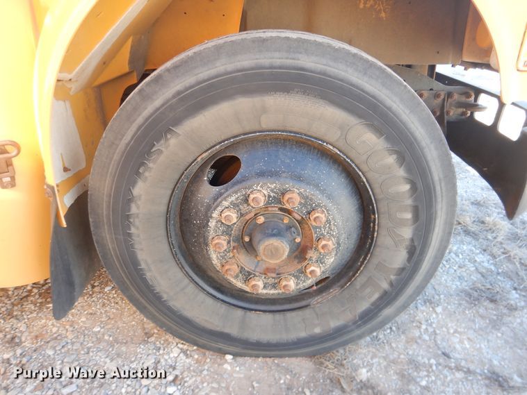 image for item DJ4966 1995 International 3800  school bus