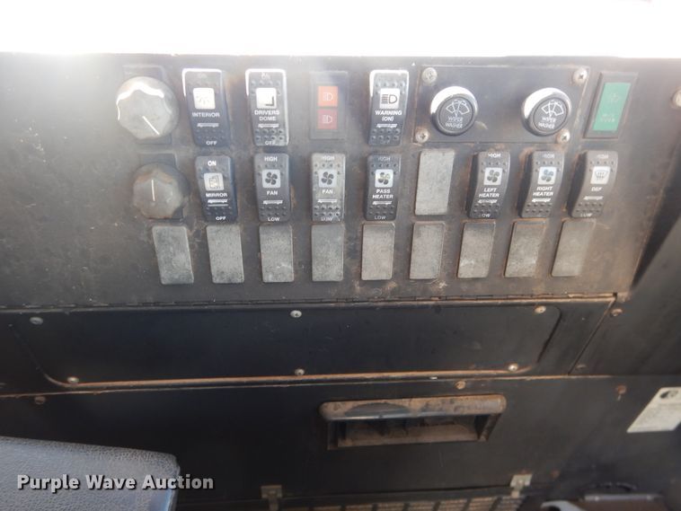 image for item DJ4967 1995 International 3800  school bus