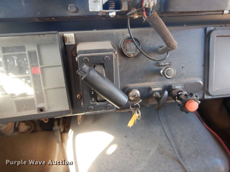 image for item DJ4967 1995 International 3800  school bus