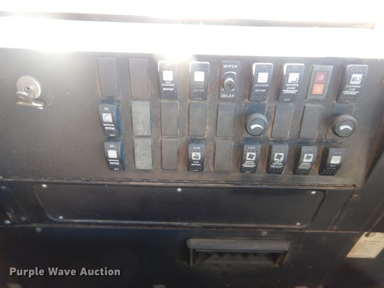 image for item DJ4968 1996 International 3800  school bus