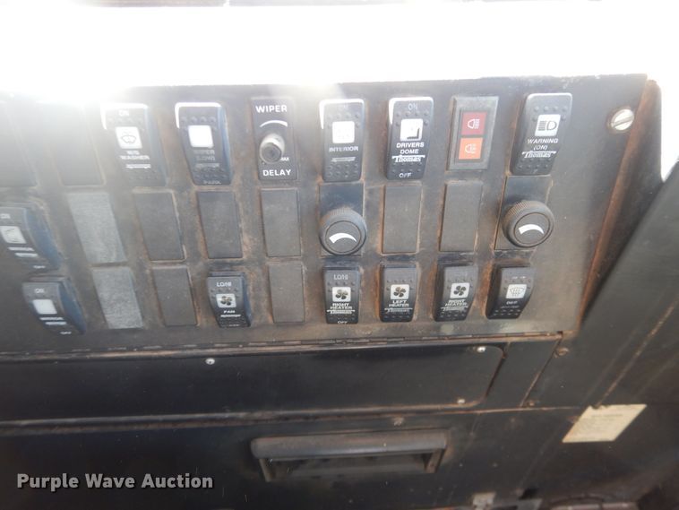 image for item DJ4968 1996 International 3800  school bus