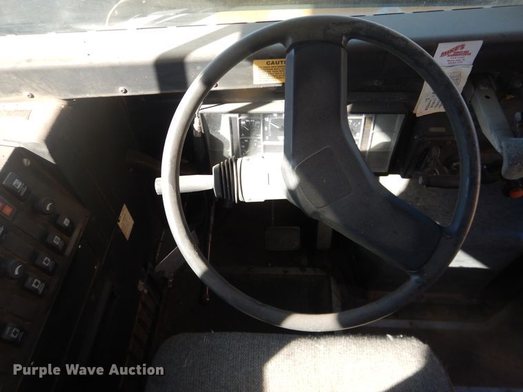 image for item DJ4968 1996 International 3800  school bus