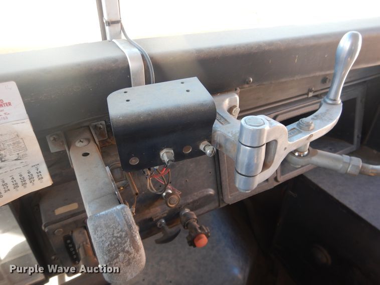 image for item DJ4968 1996 International 3800  school bus