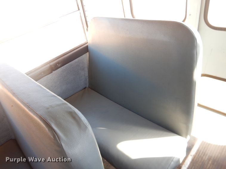 image for item DJ4968 1996 International 3800  school bus