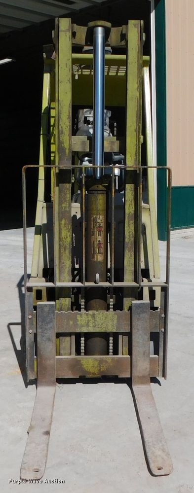 image for item DJ5951 Clark C500530LPG  forklift