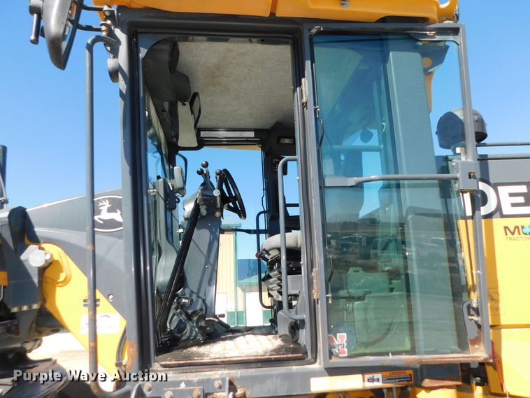 image for item DJ5952 2012 John Deere 772G  motor grader