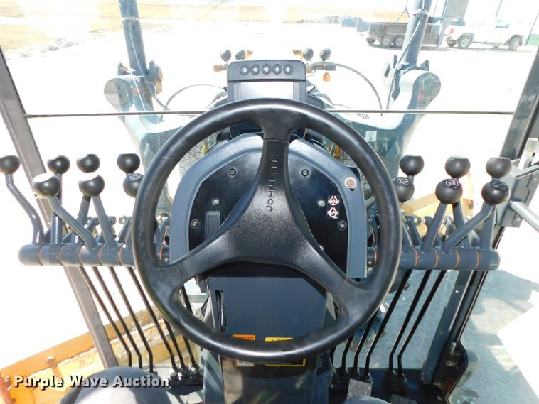 image for item DJ5952 2012 John Deere 772G  motor grader