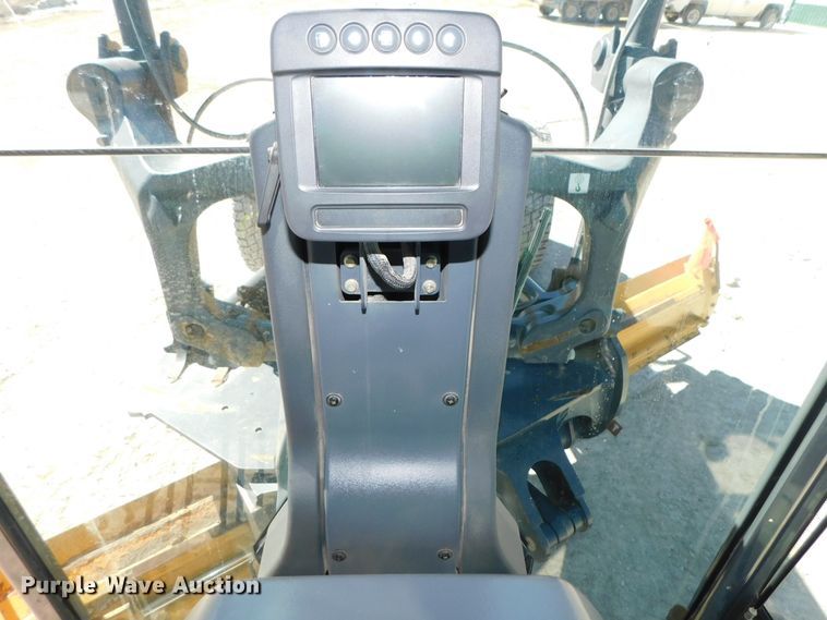 image for item DJ5952 2012 John Deere 772G  motor grader