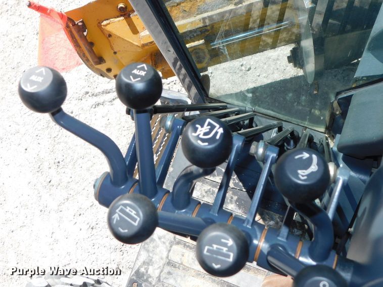 image for item DJ5952 2012 John Deere 772G  motor grader