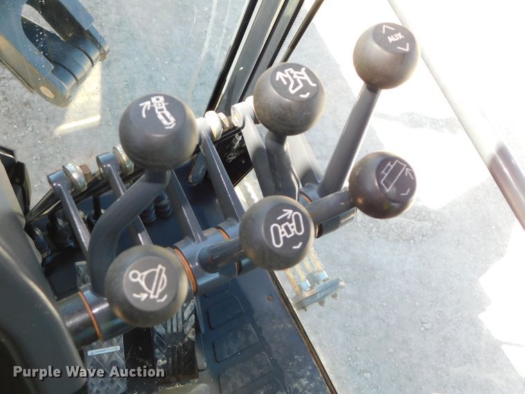 image for item DJ5952 2012 John Deere 772G  motor grader