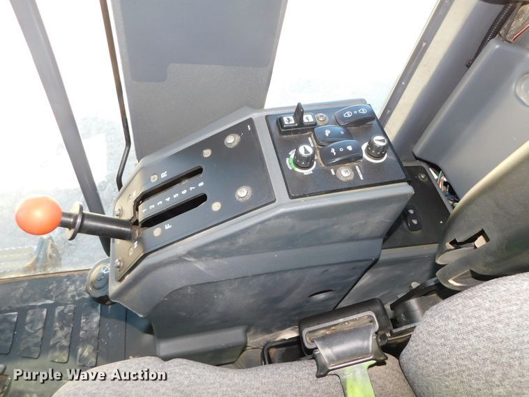 image for item DJ5952 2012 John Deere 772G  motor grader