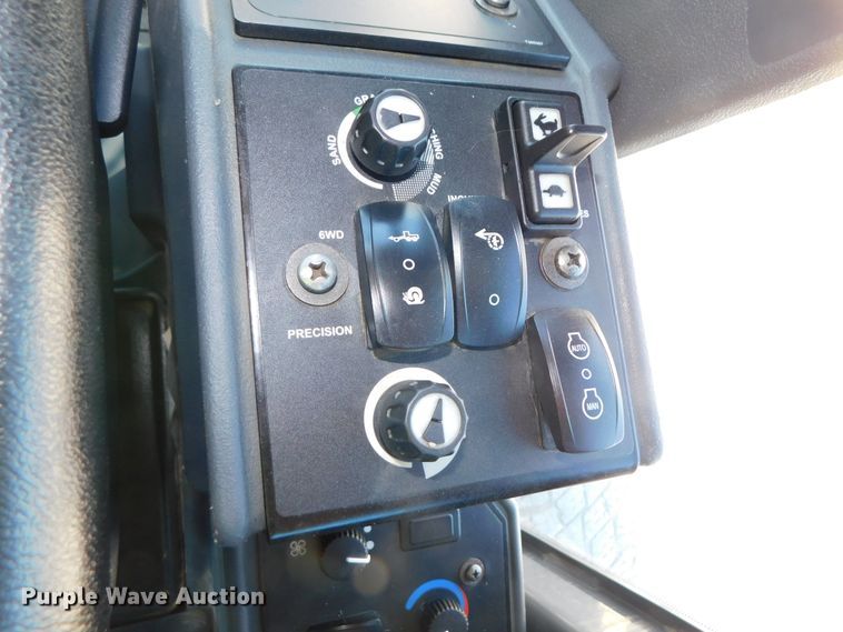 image for item DJ5952 2012 John Deere 772G  motor grader