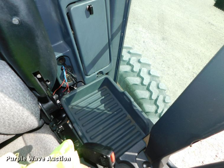 image for item DJ5952 2012 John Deere 772G  motor grader