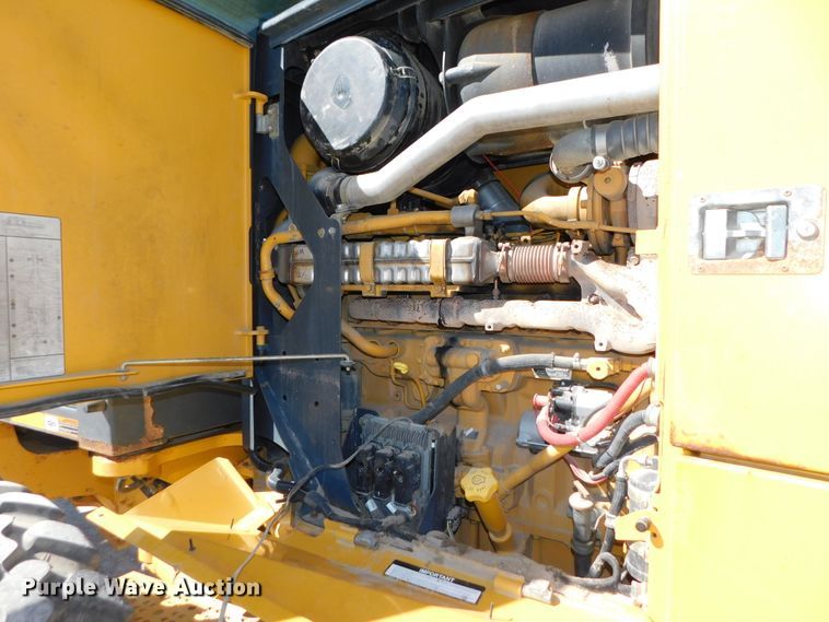 image for item DJ5952 2012 John Deere 772G  motor grader