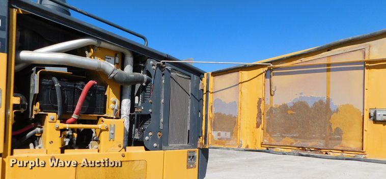 image for item DJ5952 2012 John Deere 772G  motor grader