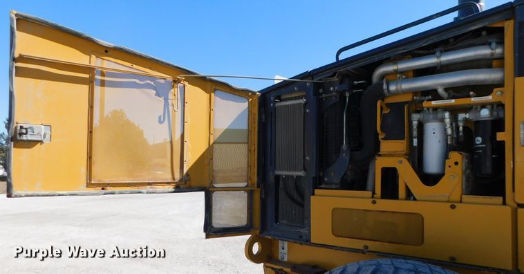 image for item DJ5952 2012 John Deere 772G  motor grader