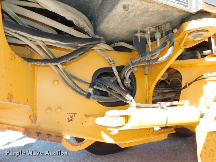 image for item DJ5952 2012 John Deere 772G  motor grader