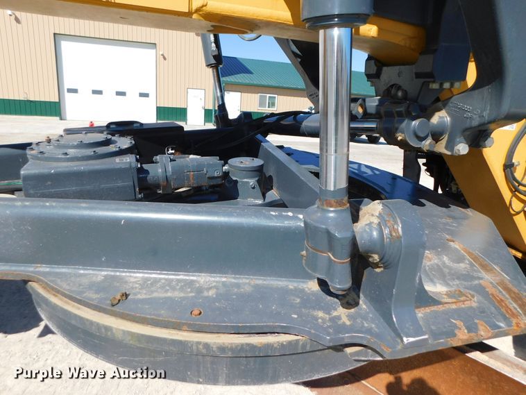 image for item DJ5952 2012 John Deere 772G  motor grader