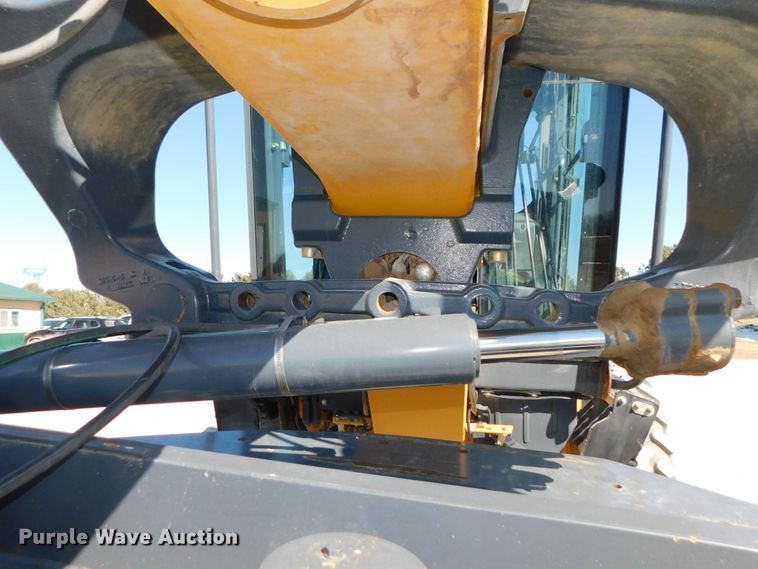 image for item DJ5952 2012 John Deere 772G  motor grader