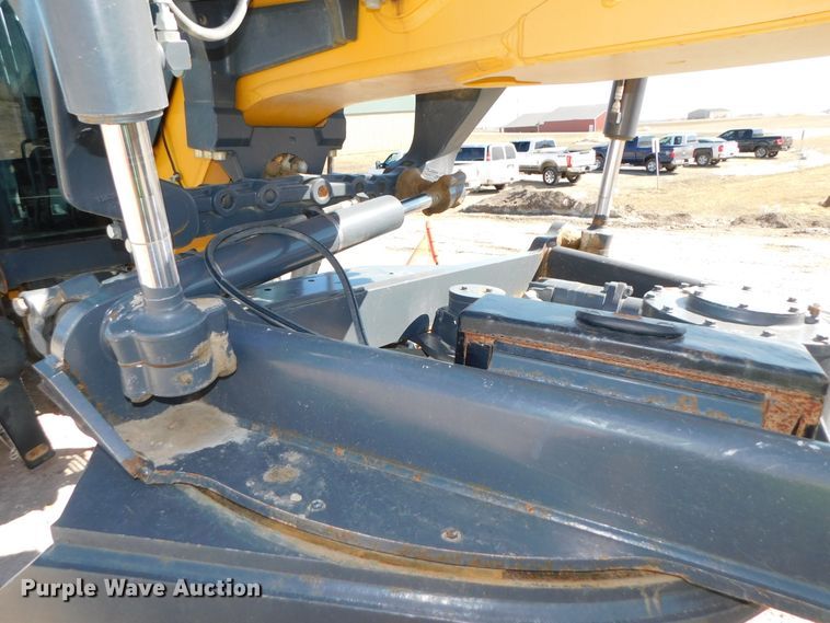 image for item DJ5952 2012 John Deere 772G  motor grader