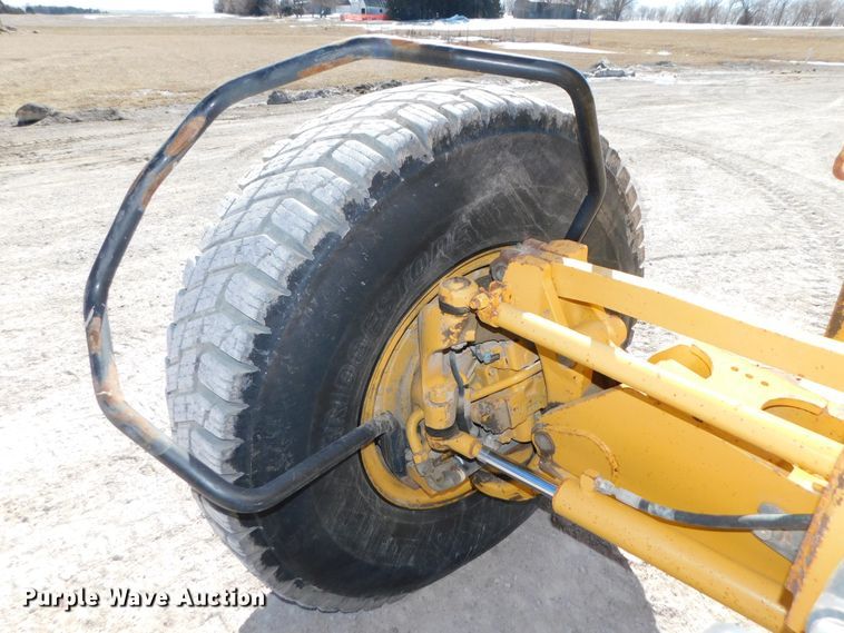 image for item DJ5952 2012 John Deere 772G  motor grader