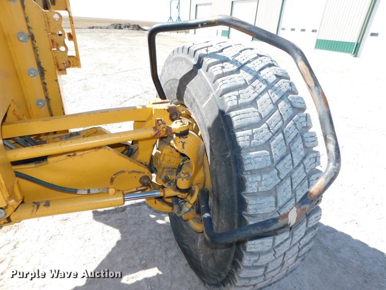 image for item DJ5952 2012 John Deere 772G  motor grader