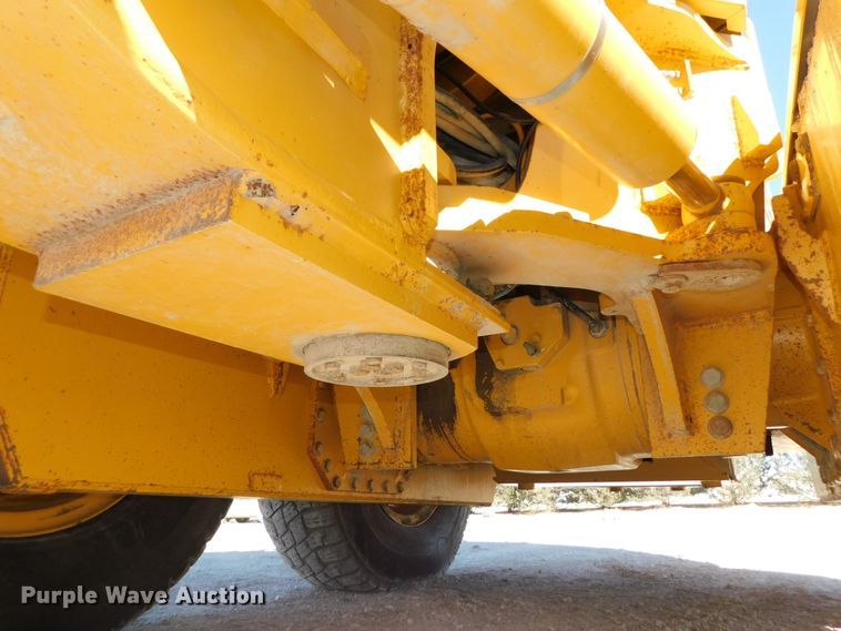 image for item DJ5952 2012 John Deere 772G  motor grader