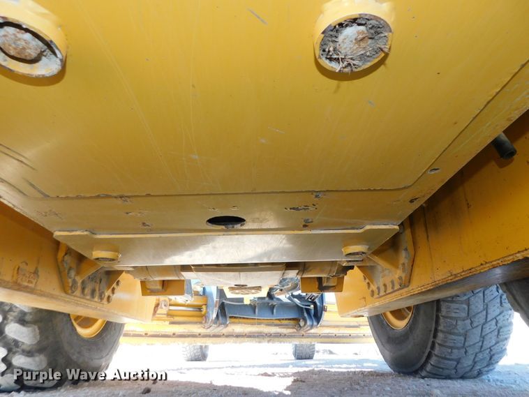 image for item DJ5952 2012 John Deere 772G  motor grader